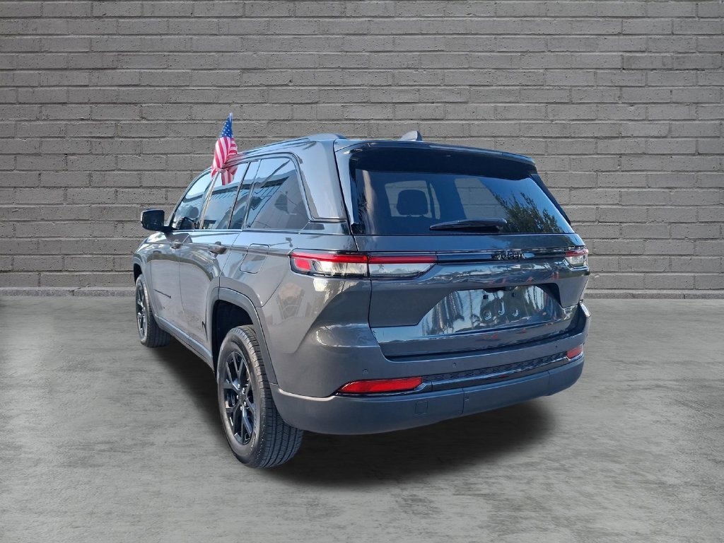 Used 2024 Gray Jeep Altitude X image 7