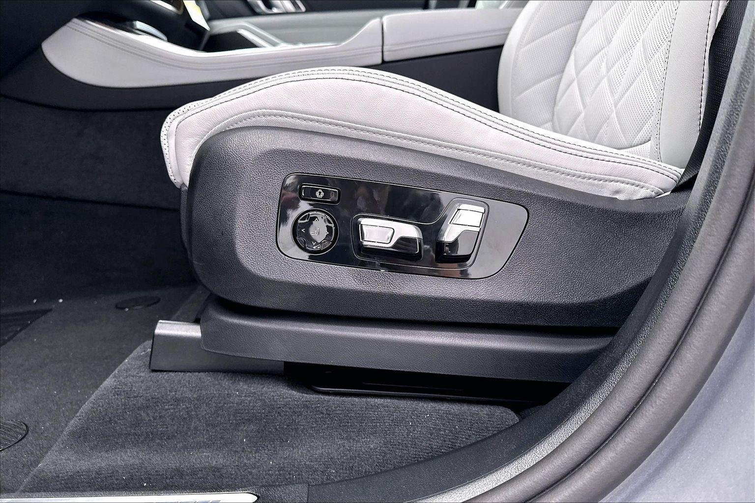 New 2026 Skyscraper Grey Metallic BMW M60i image 26
