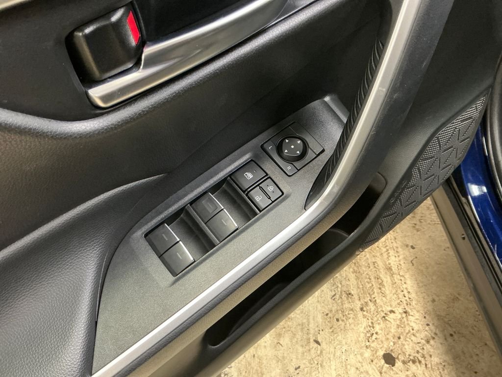 Certified Used 2025  Toyota XLE image 15