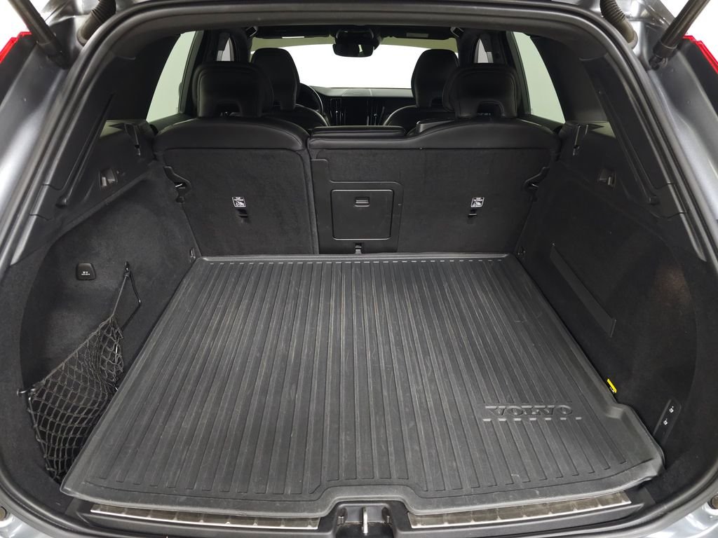 Used 2019 Osmium Gray Metallic Volvo T6 R-Design image 8
