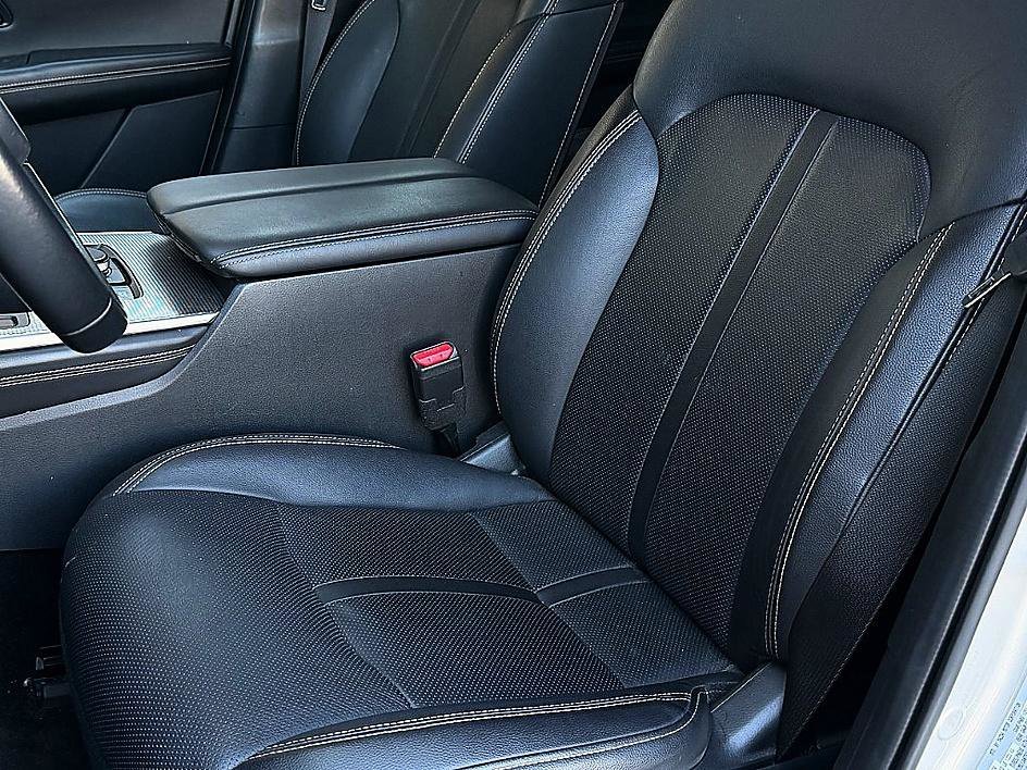 Used 2024 Platinum Quartz Mazda Preferred image 12