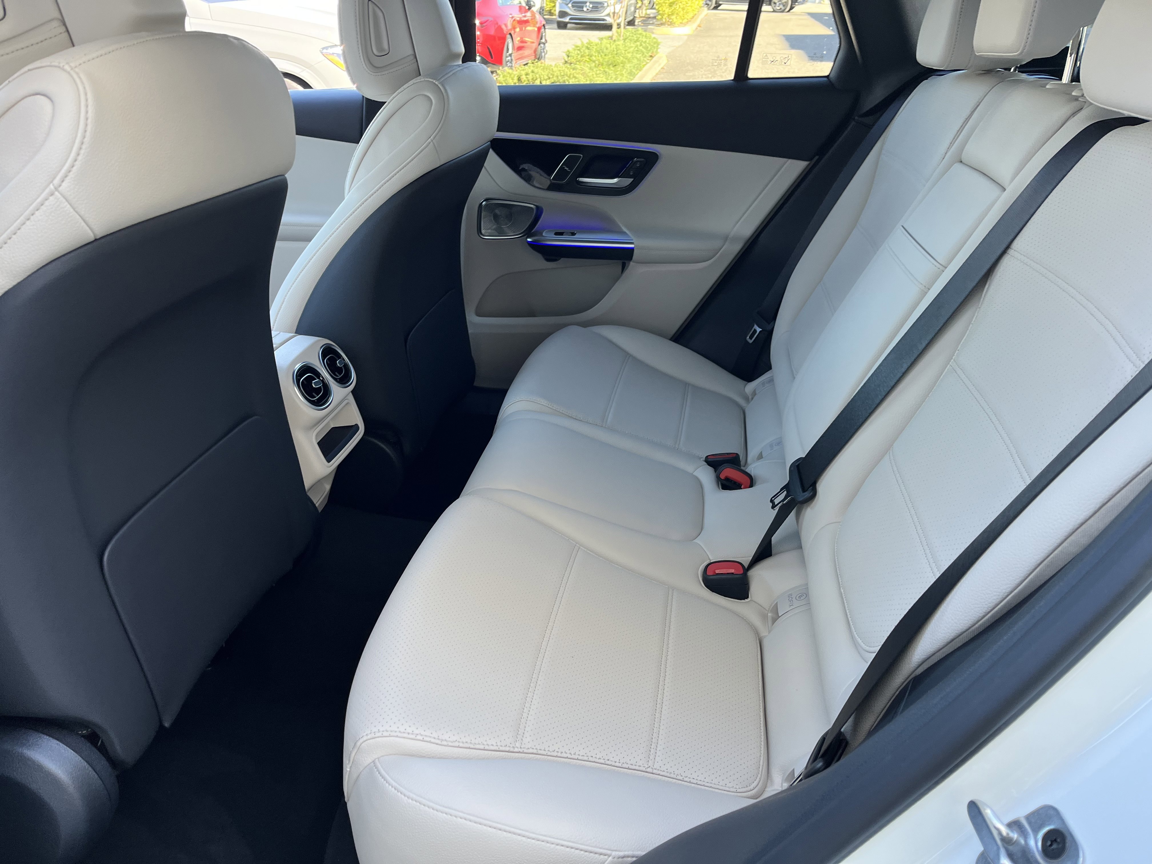 New 2026 Polar White Mercedes-Benz GLC 300 image 45