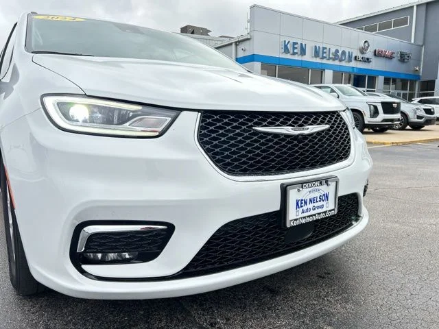 Used 2024 Bright White Clearcoat Chrysler Touring L image 4