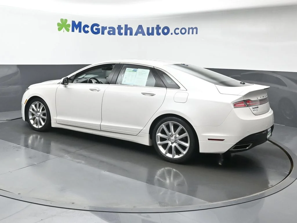 Used 2016 White Lincoln Base image 24