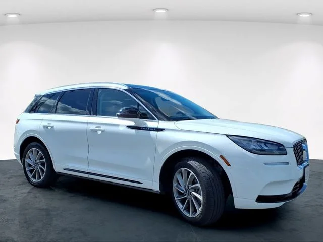 Used 2022 White Lincoln Grand Touring image 4