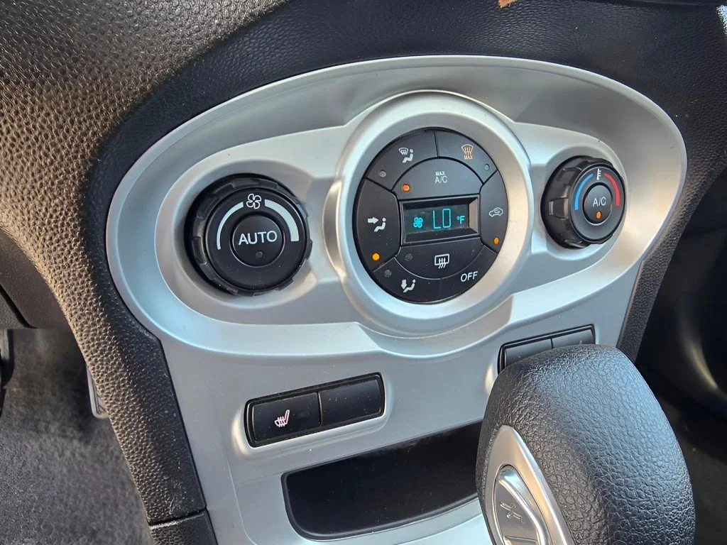 Used 2019 Magnetic Metallic Ford SE image 19