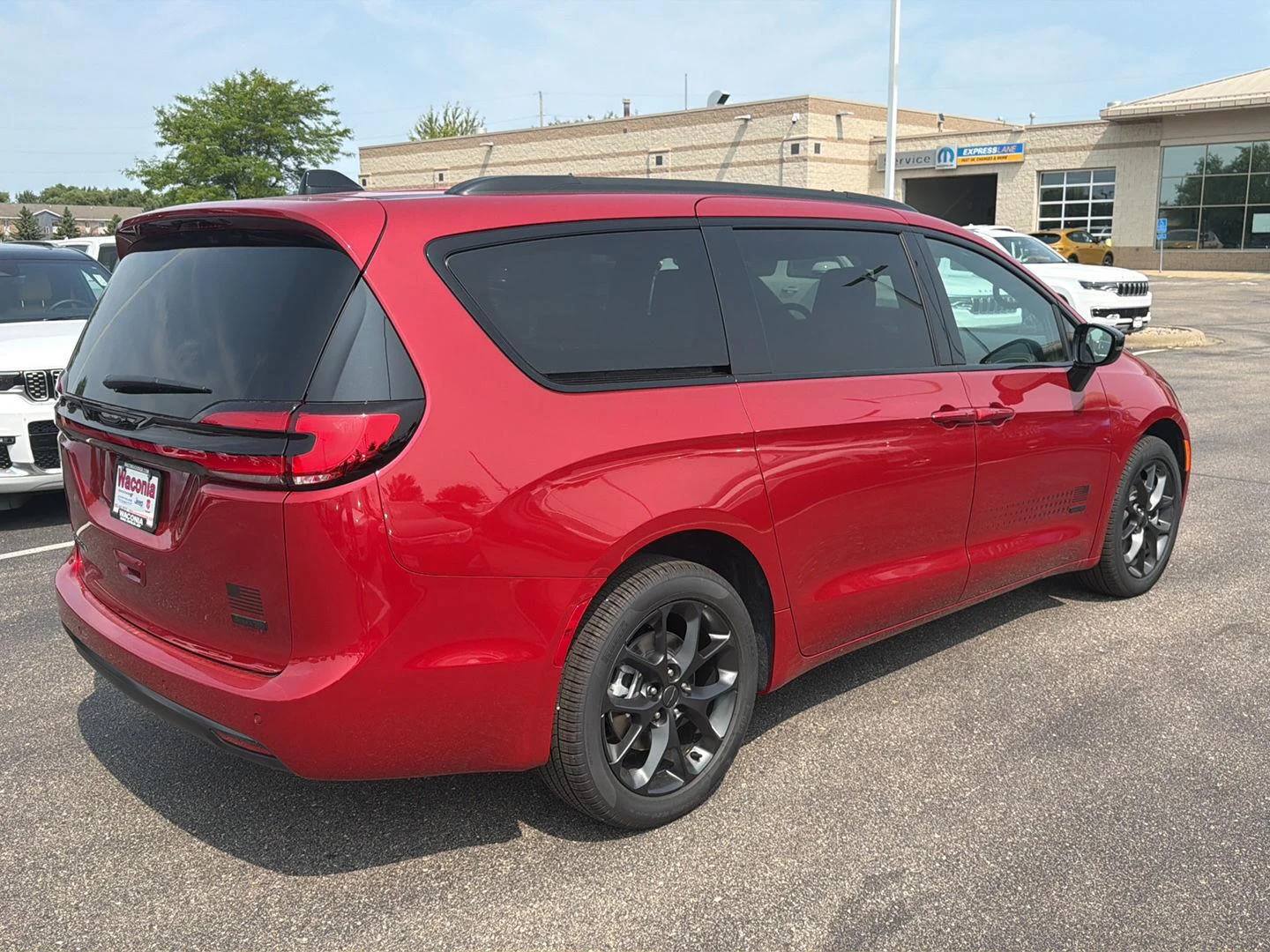 New 2027 Red Hot Pearl-Coat Exterior Paint Chrysler Select image 7