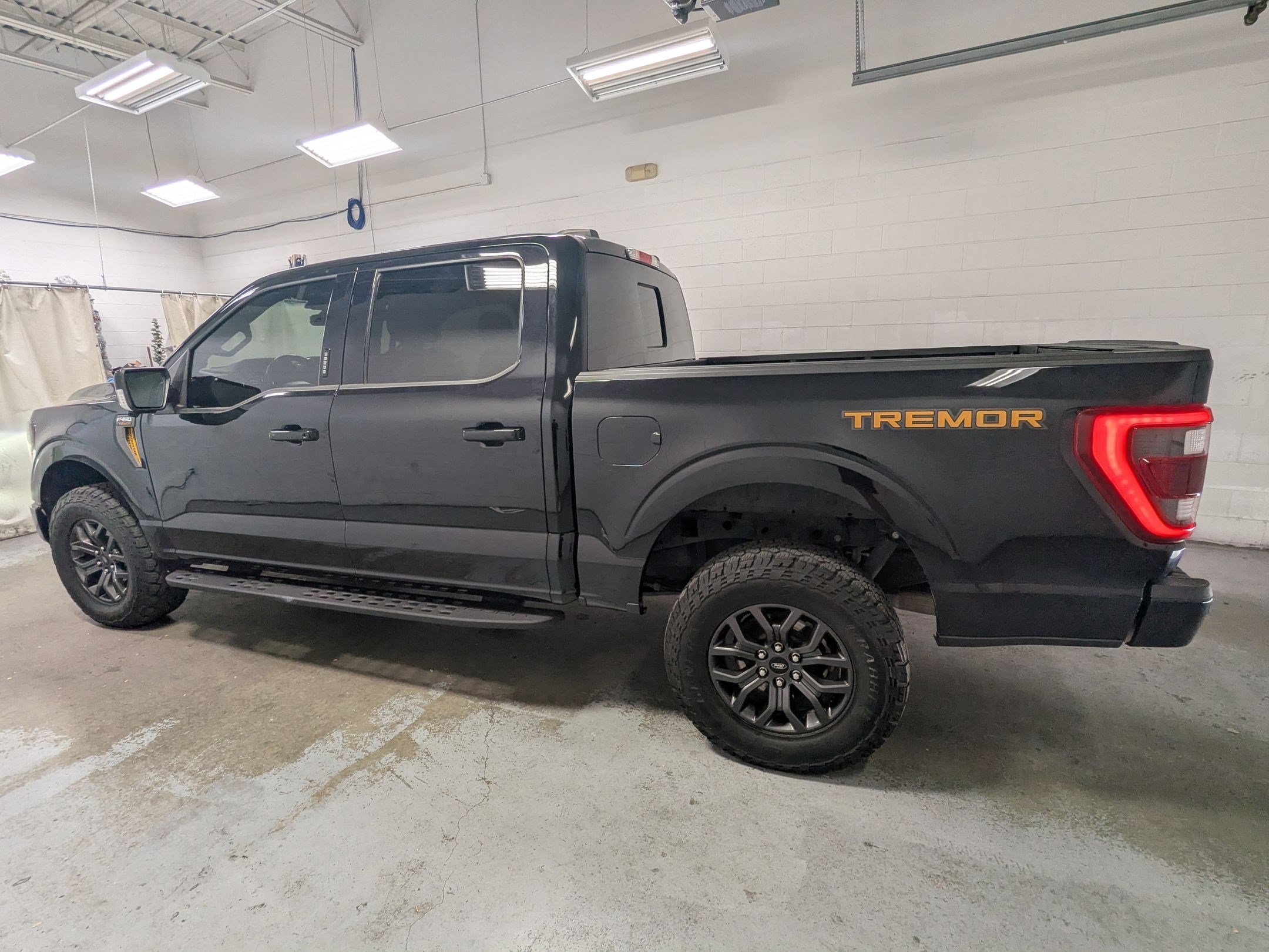 Used 2023 Black Metallic Ford Tremor image 8
