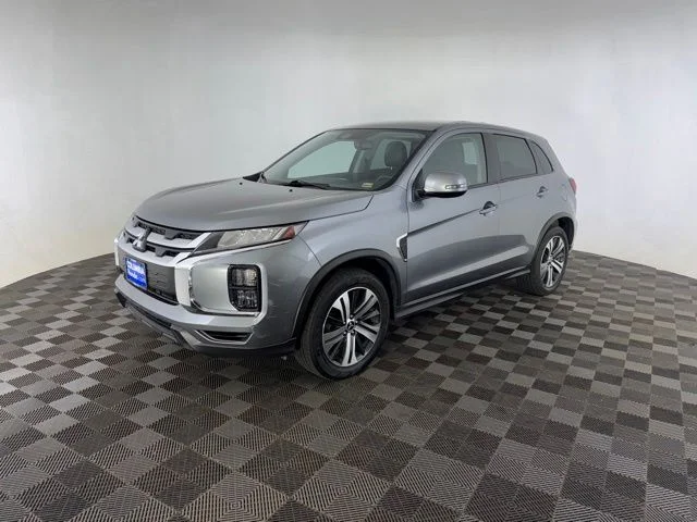 Used 2023 Gray Mitsubishi 2.0 SE image 4