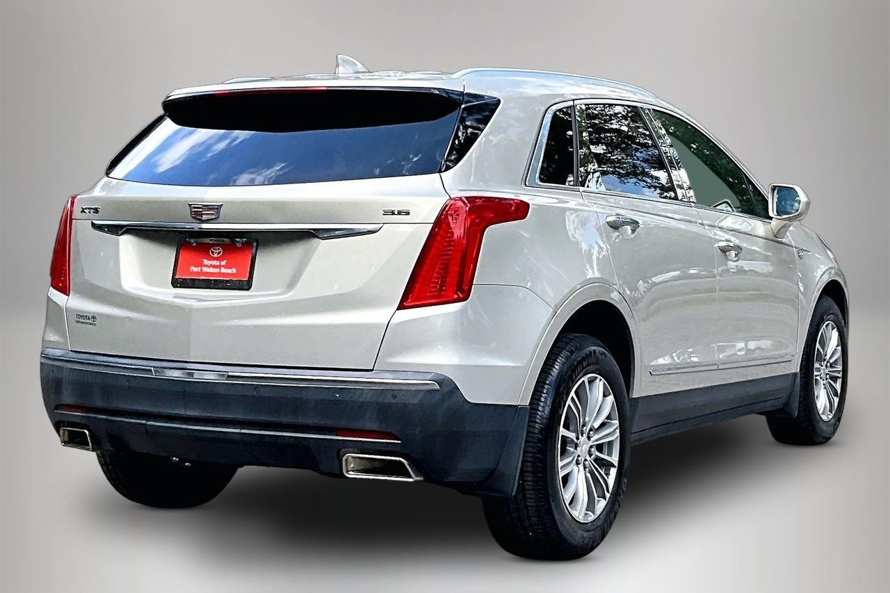 Used 2017 Silver Cadillac Luxury image 5