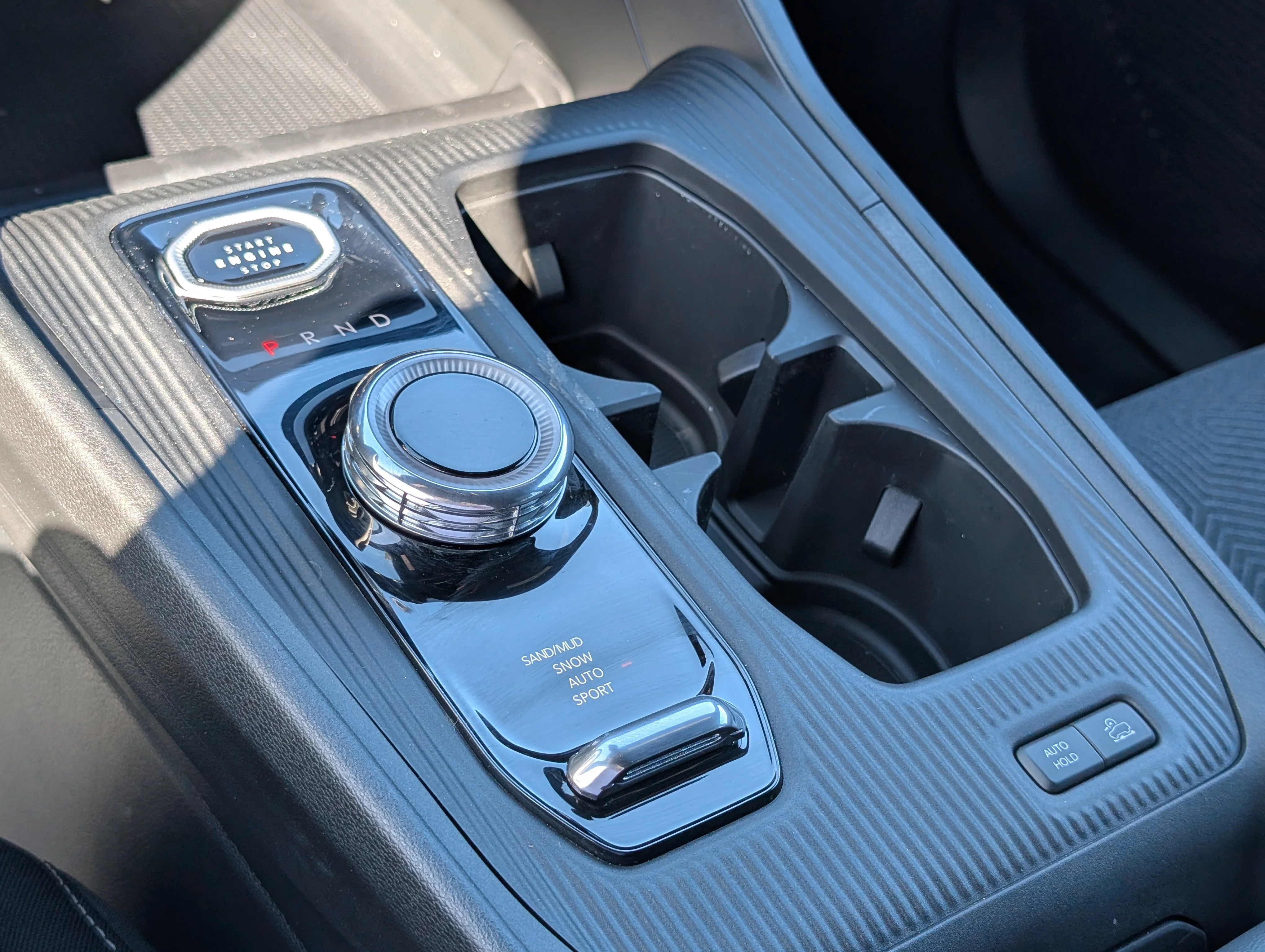 New 2026 Diamond Black Crystal Pearl Jeep Laredo image 29