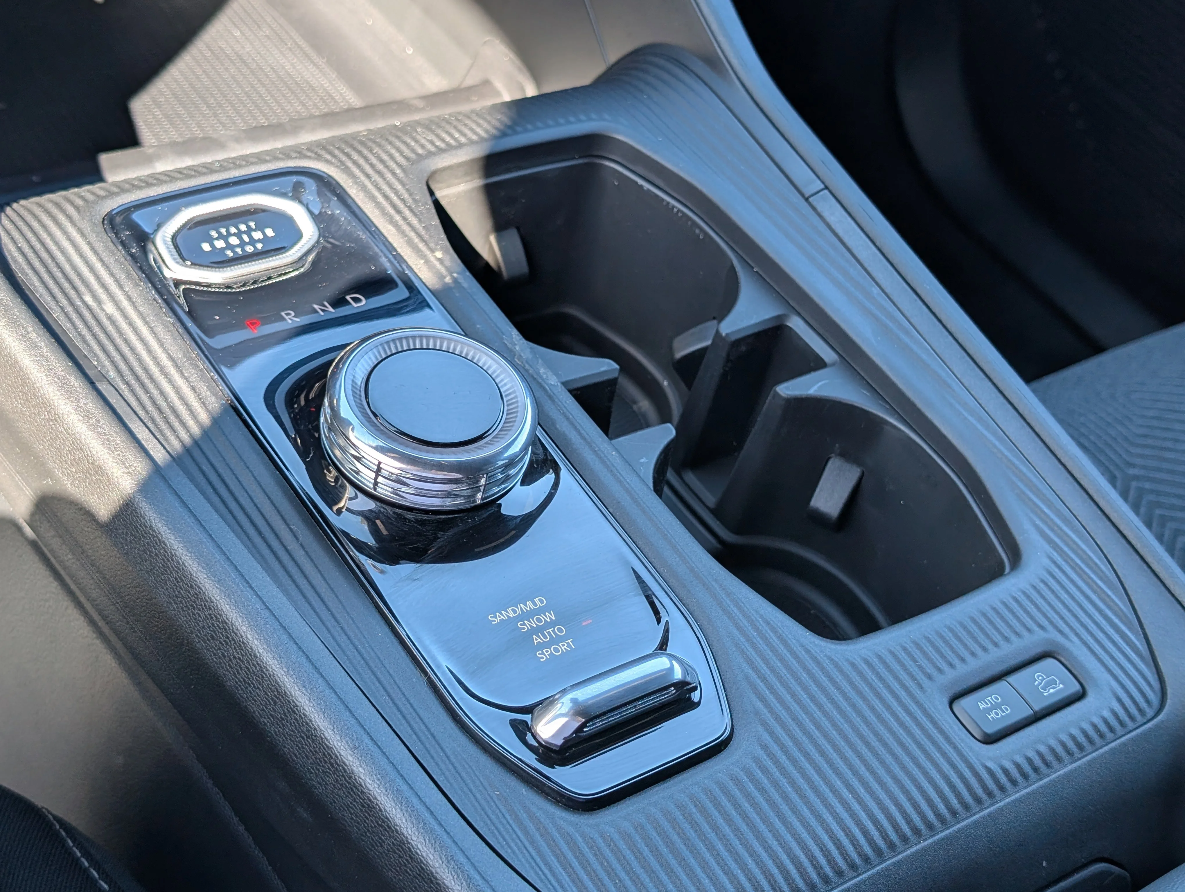 New 2026 Diamond Black Crystal Pearl Jeep Laredo image 29