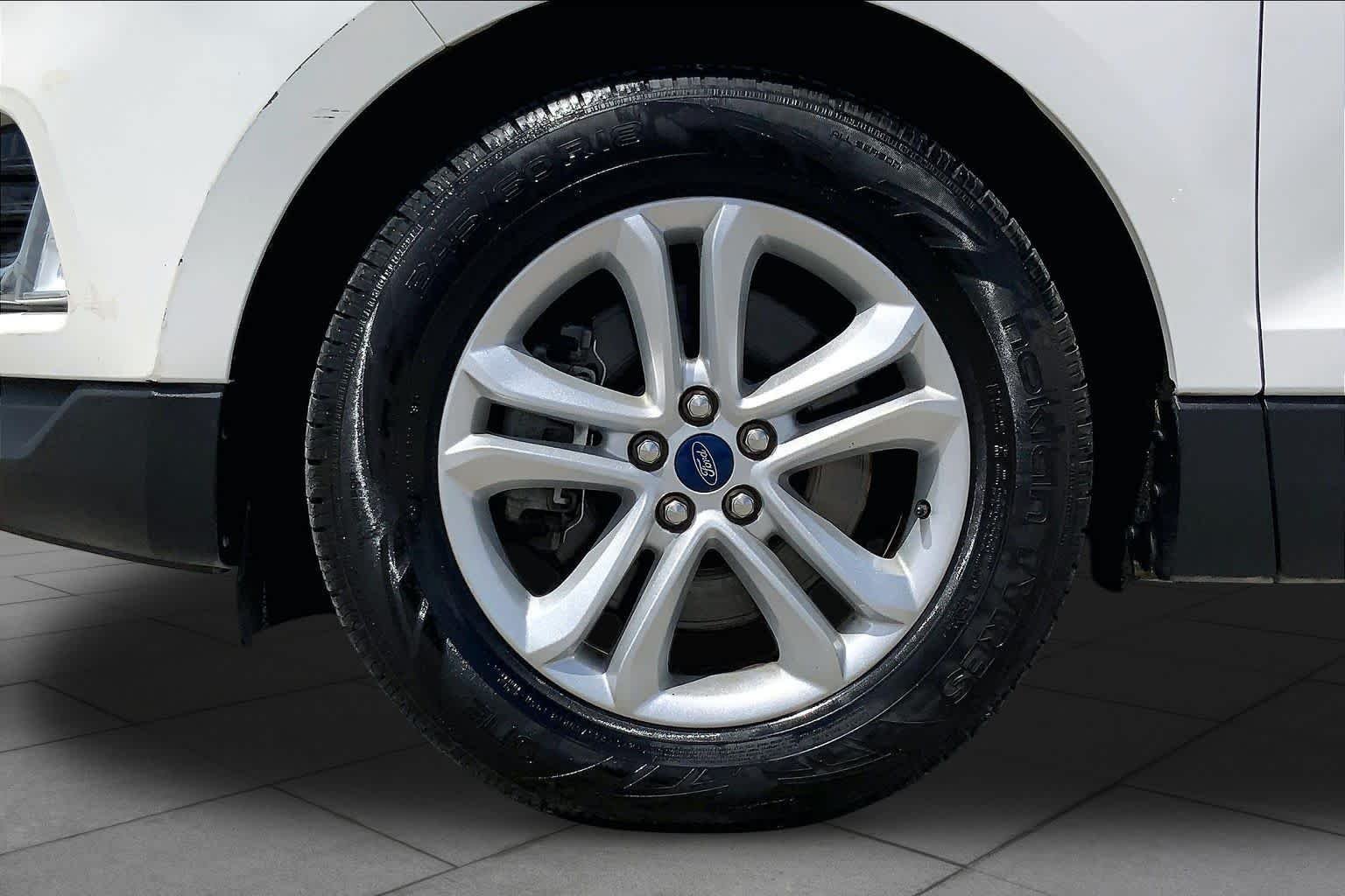 Used 2020 Star White Metallic Tri-Coat Ford SEL image 11