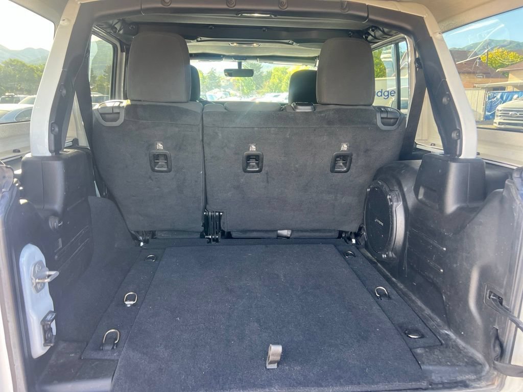 Used 2020 Bright White Clearcoat Jeep Unlimited Sahara image 9