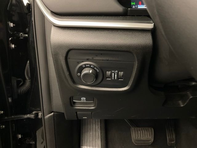 Used 2023 Black Jeep Altitude image 14