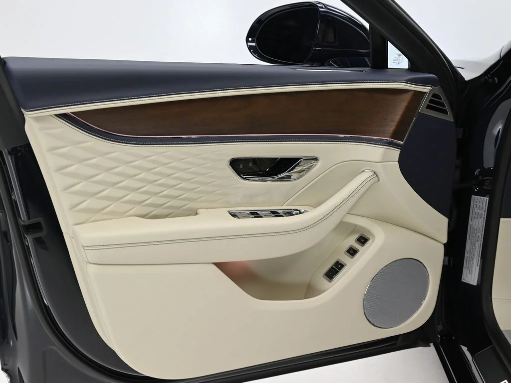 New 2026 Dark Sapphire Bentley  image 30