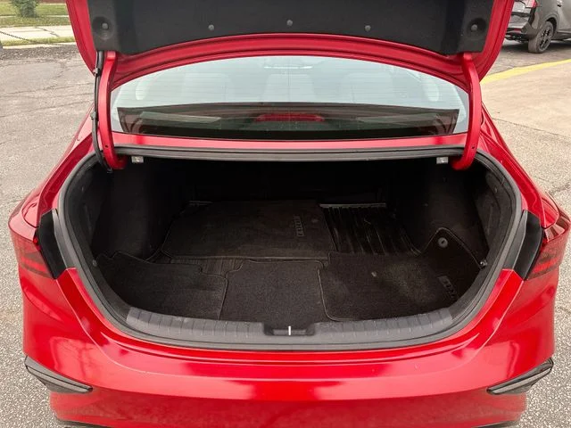 Used 2019 Red Kia LXS image 21