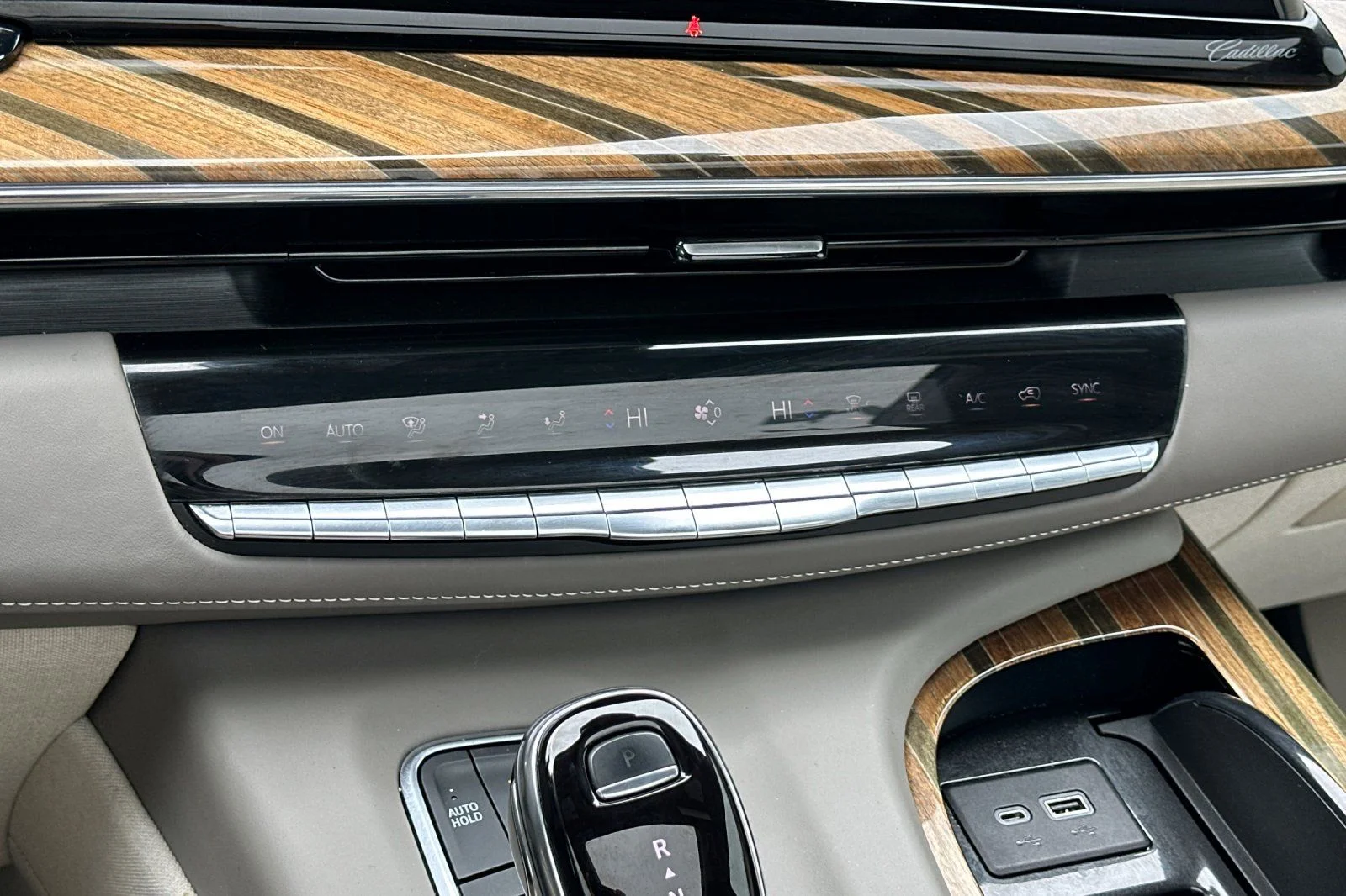 Used 2022  Cadillac Sport Platinum image 22