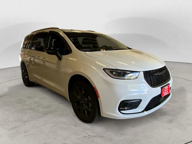 New 2026 Bright White Chrysler LIMITED AWD image 8
