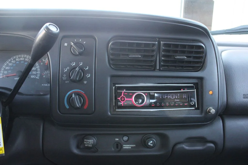 Used 2000 White Dodge Sport image 11