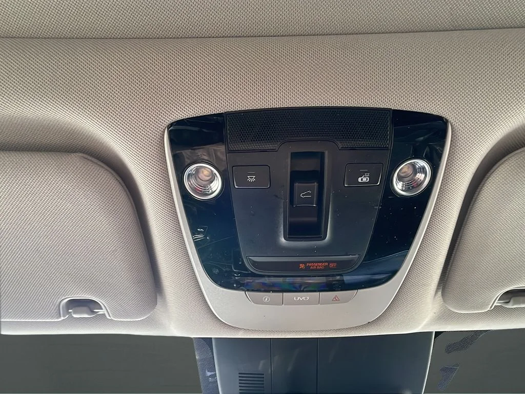 Used 2022 Black Kia S image 27