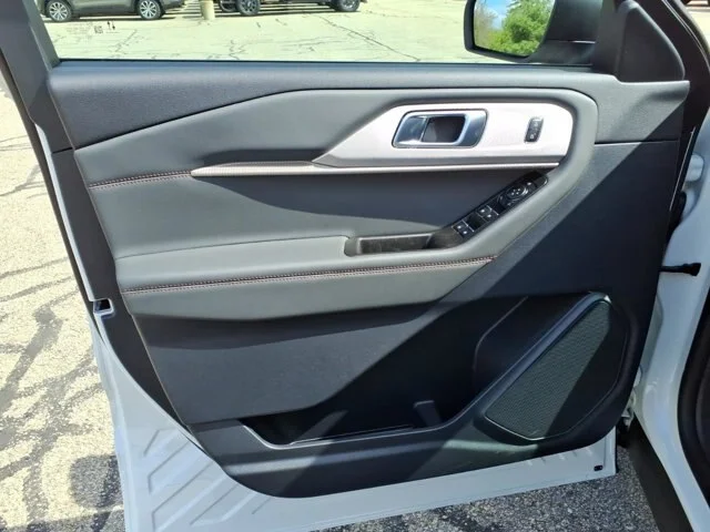 New 2026 Star White Metallic Tri-Coat Ford Active image 36