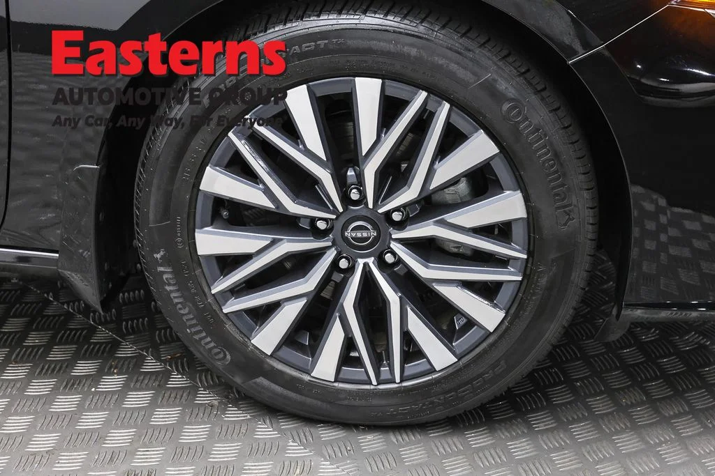 Used 2023 Black Nissan 2.5 SV image 31