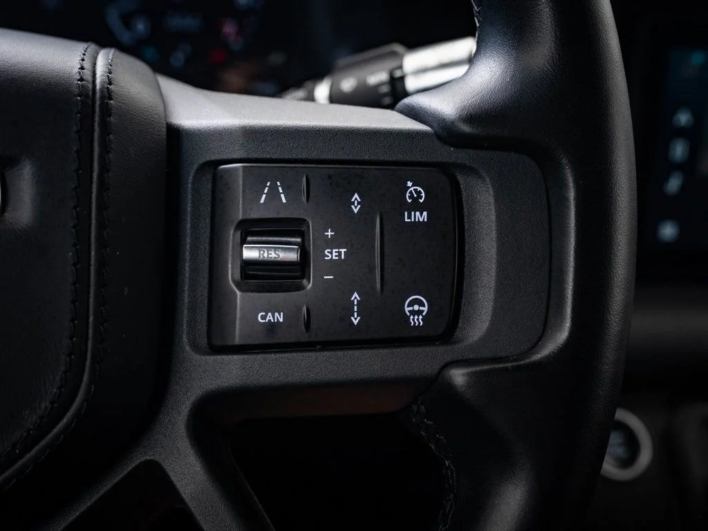 Used 2021 Fuji White Land Rover X-Dynamic HSE image 25
