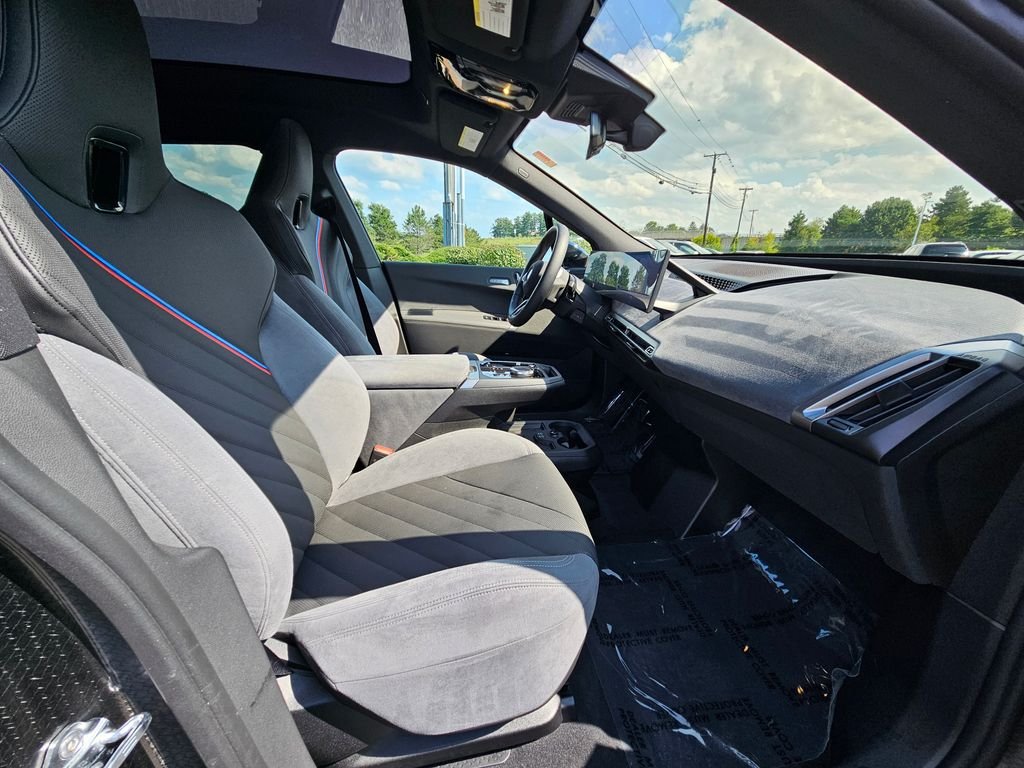 Used 2026 Black BMW xDrive60 image 16