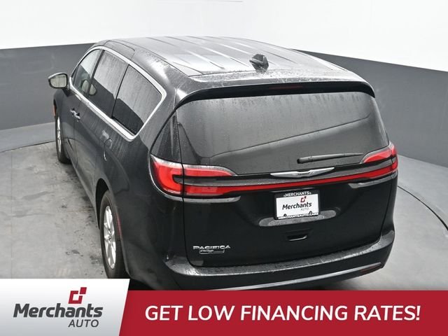 Used 2025 Black Chrysler Select image 38