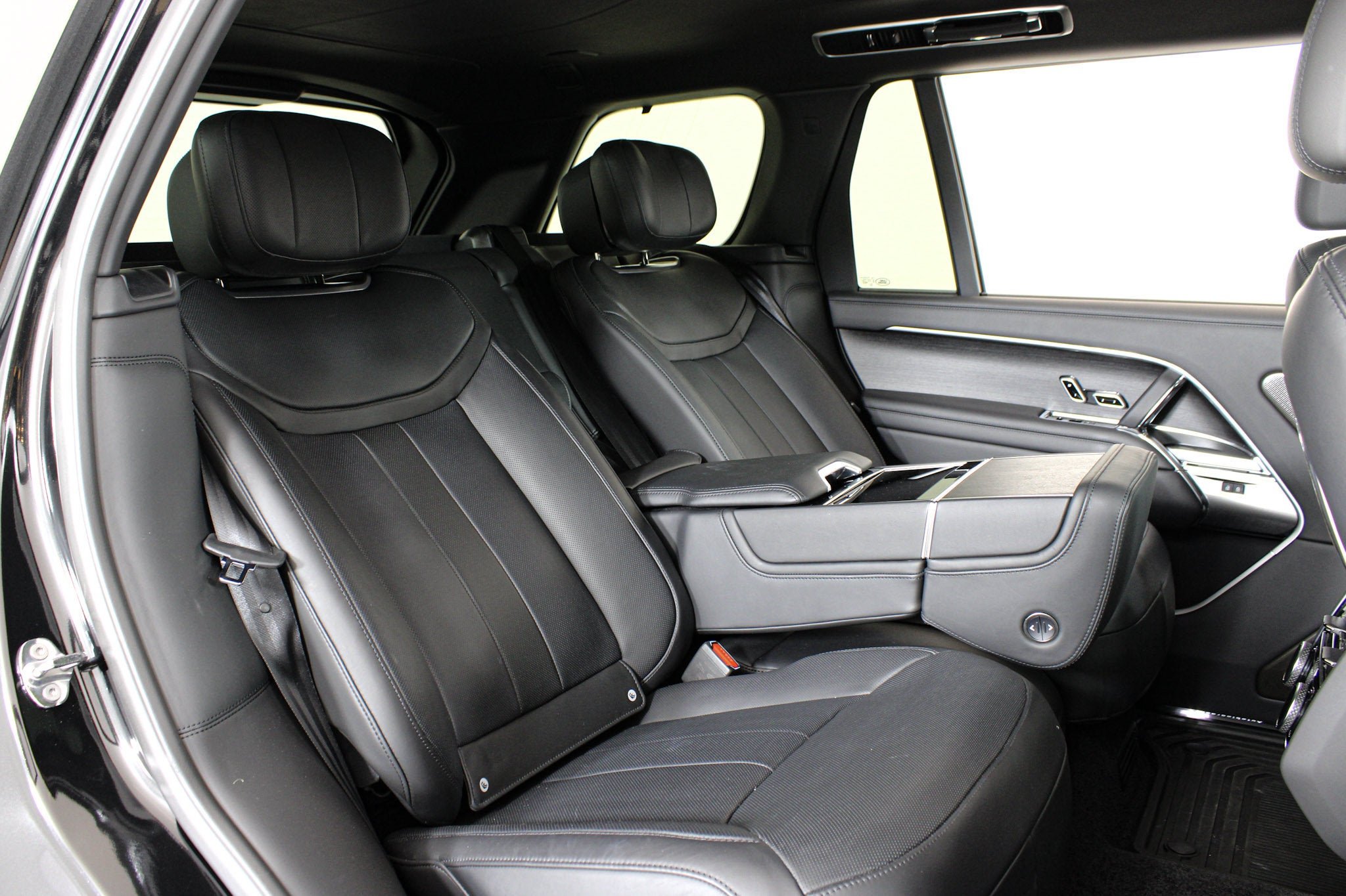 Used 2025 Black Land Rover Autobiography image 26