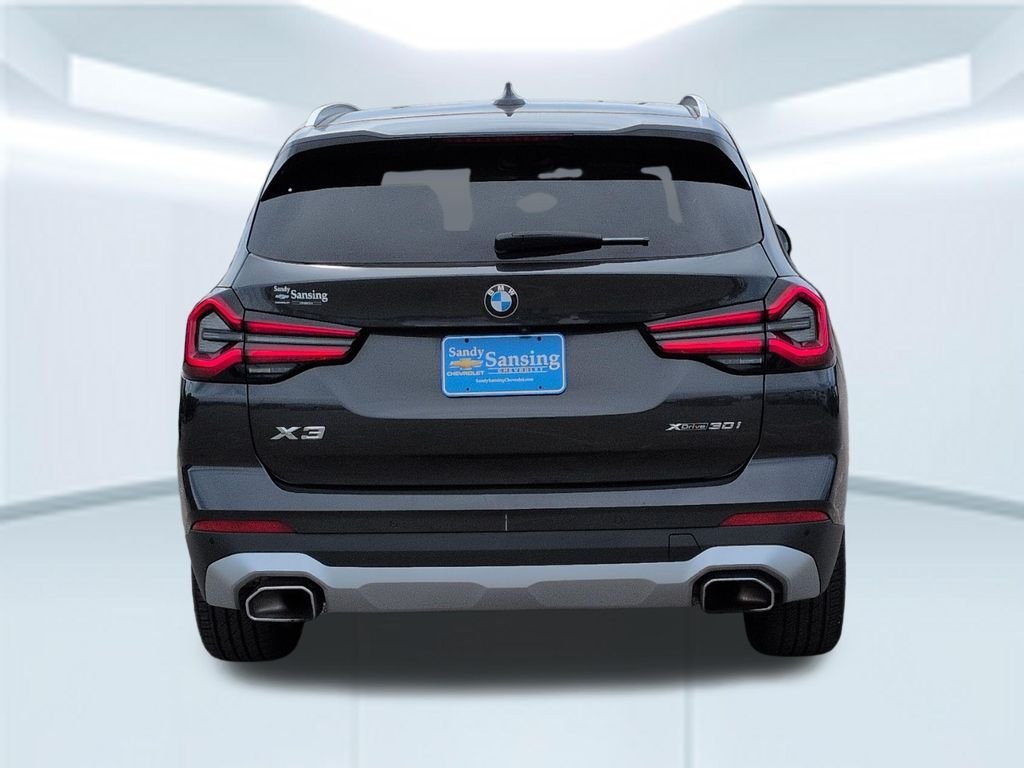 Used 2024 Gray BMW xDrive30i image 4