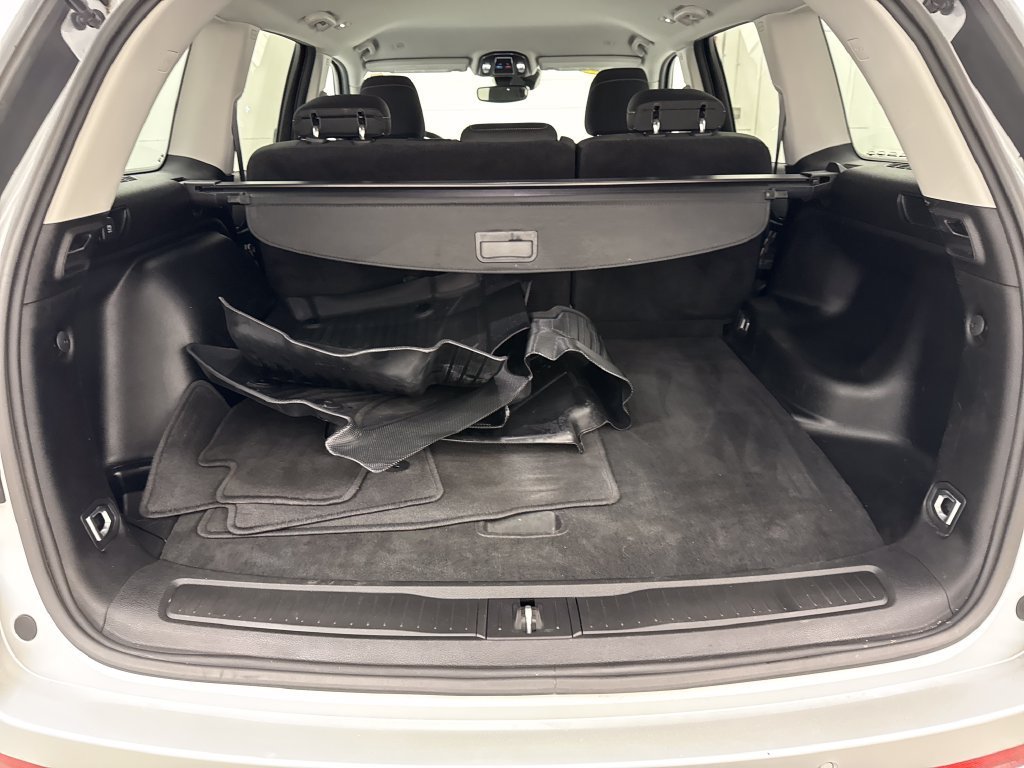 Used 2023 Silver Jeep Laredo image 22