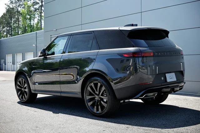 New 2026 Carpathian Grey Land Rover SE image 6