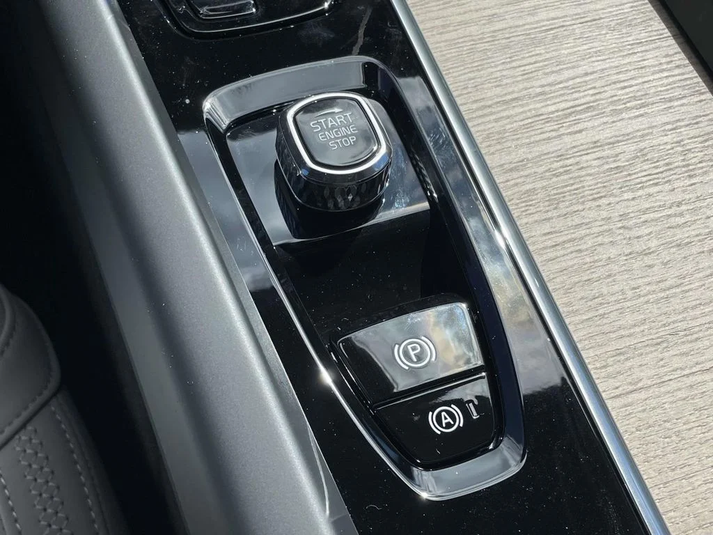 New 2026 Aurora Silver Volvo Plus image 22