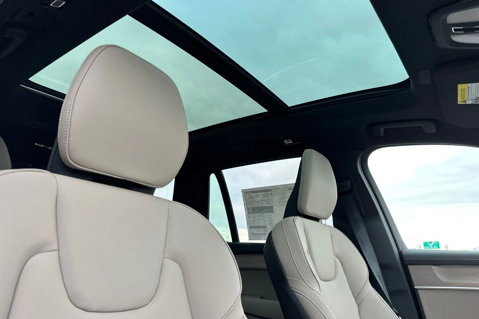 2026 Volvo XC90 Plus - Photo 16