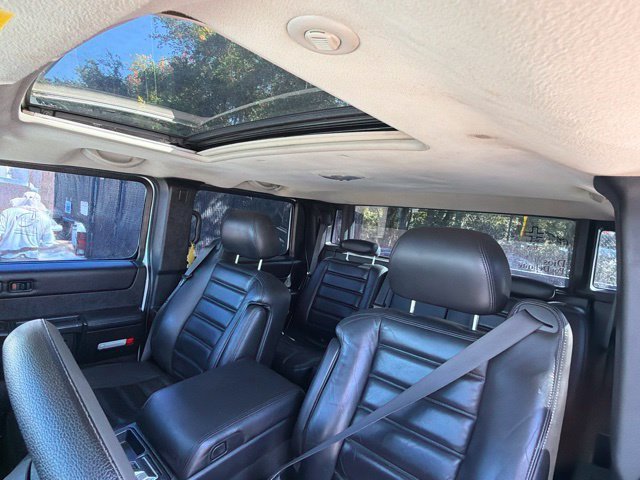 Used 2006 White HUMMER Base image 6
