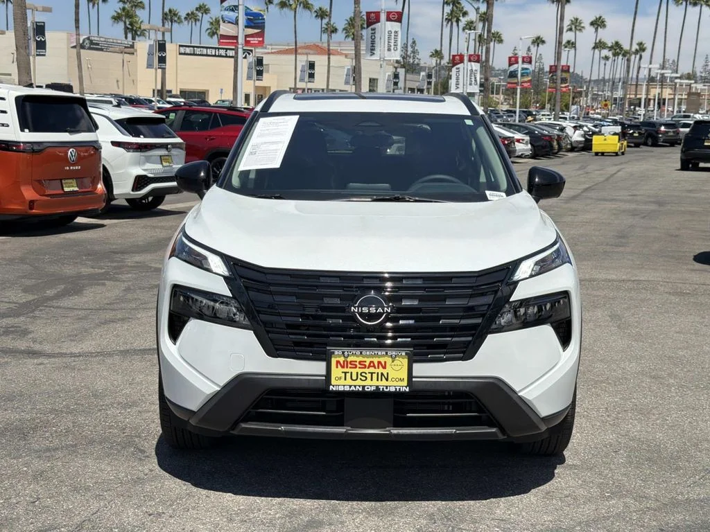 New 2026 Everest White Pearl Tricoat Nissan Dark Armor image 2