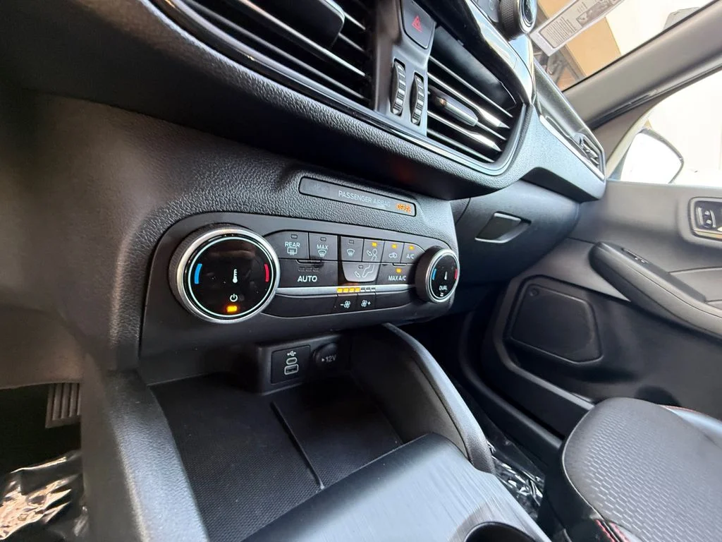 Used 2025 Gray Ford ST-Line image 23