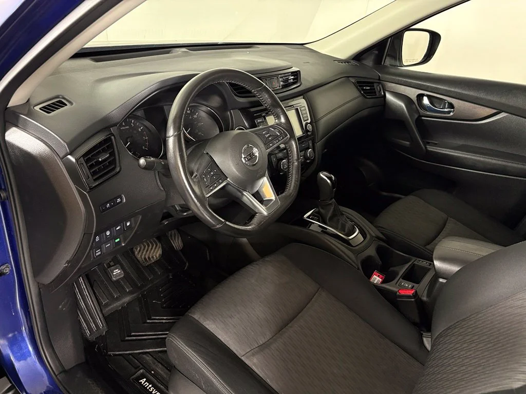 Used 2019 Blue Nissan SV image 15