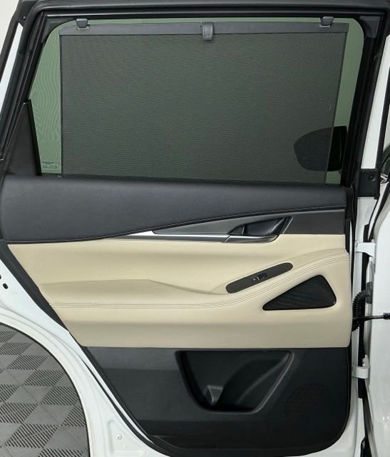 Used 2023 White INFINITI LUXE image 19