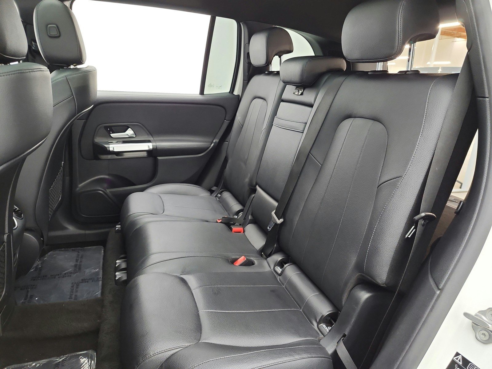 Used 2023 Polar White Mercedes-Benz GLB 250 4MATIC® SUV image 15