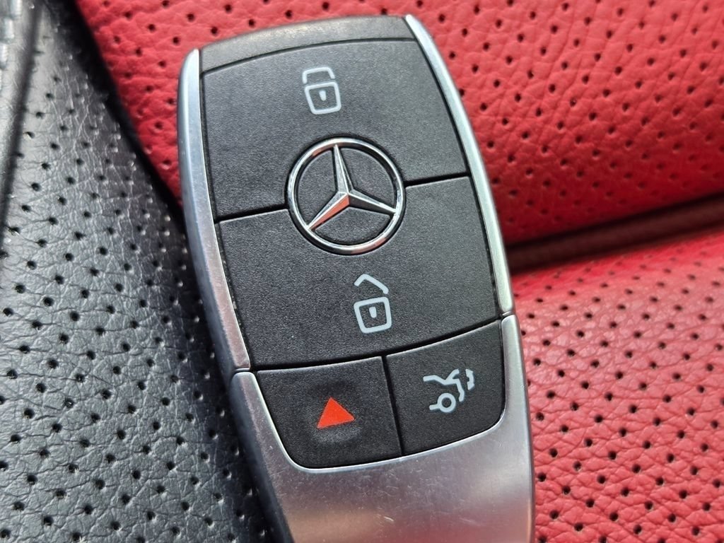 Used 2021 Night Black Mercedes-Benz GLB 250 image 39