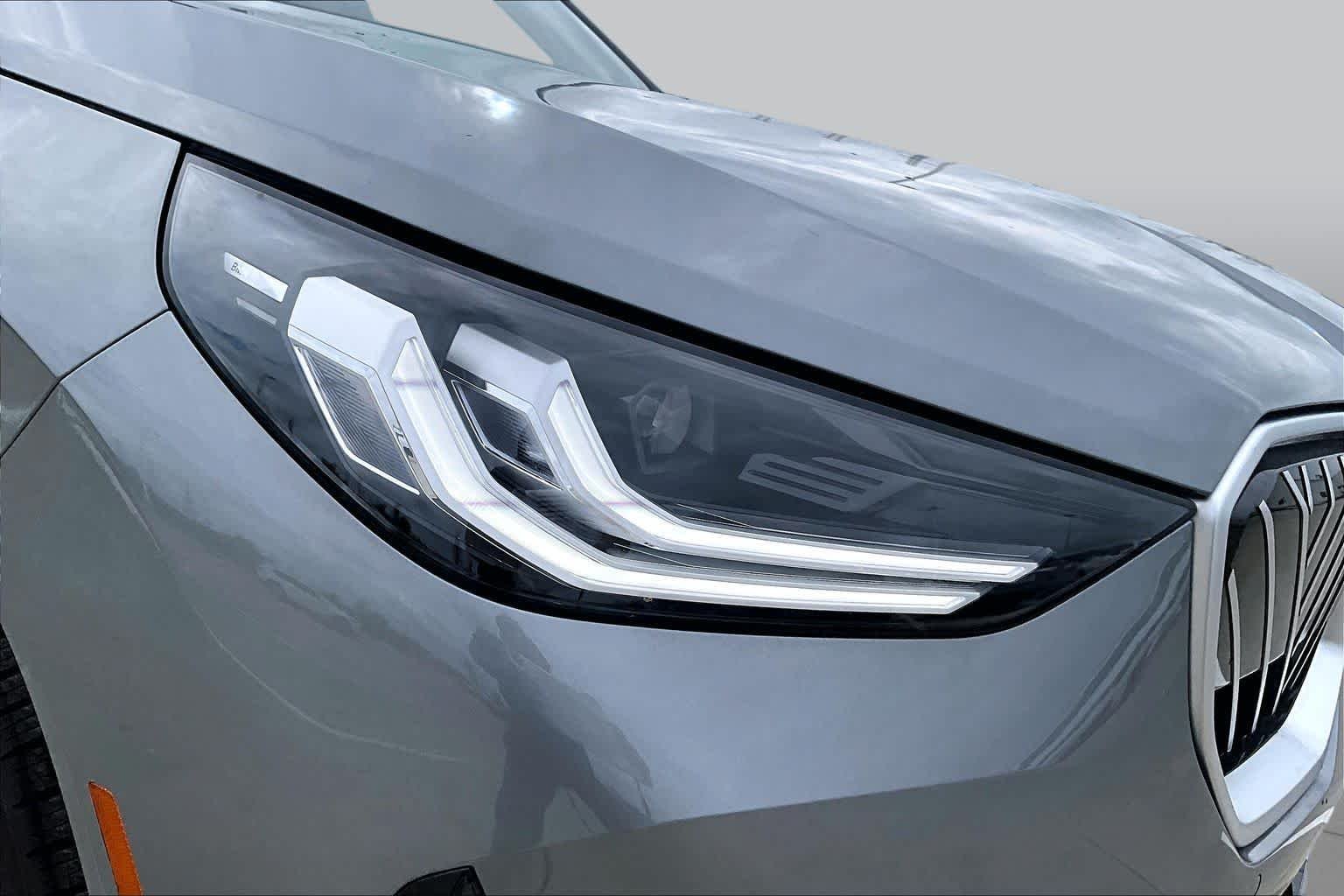 Used 2026 Skyscraper Grey Metallic BMW 30 xDrive image 27