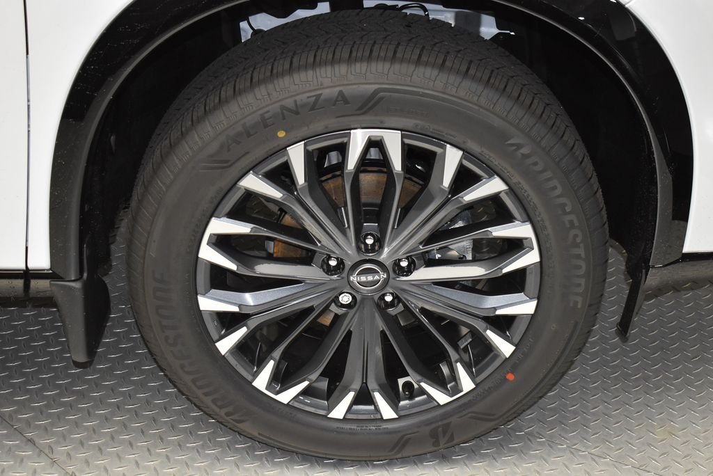 New 2026 Everest White Pearl TriCoat / Super Black Two-tone Nissan Platinum image 38