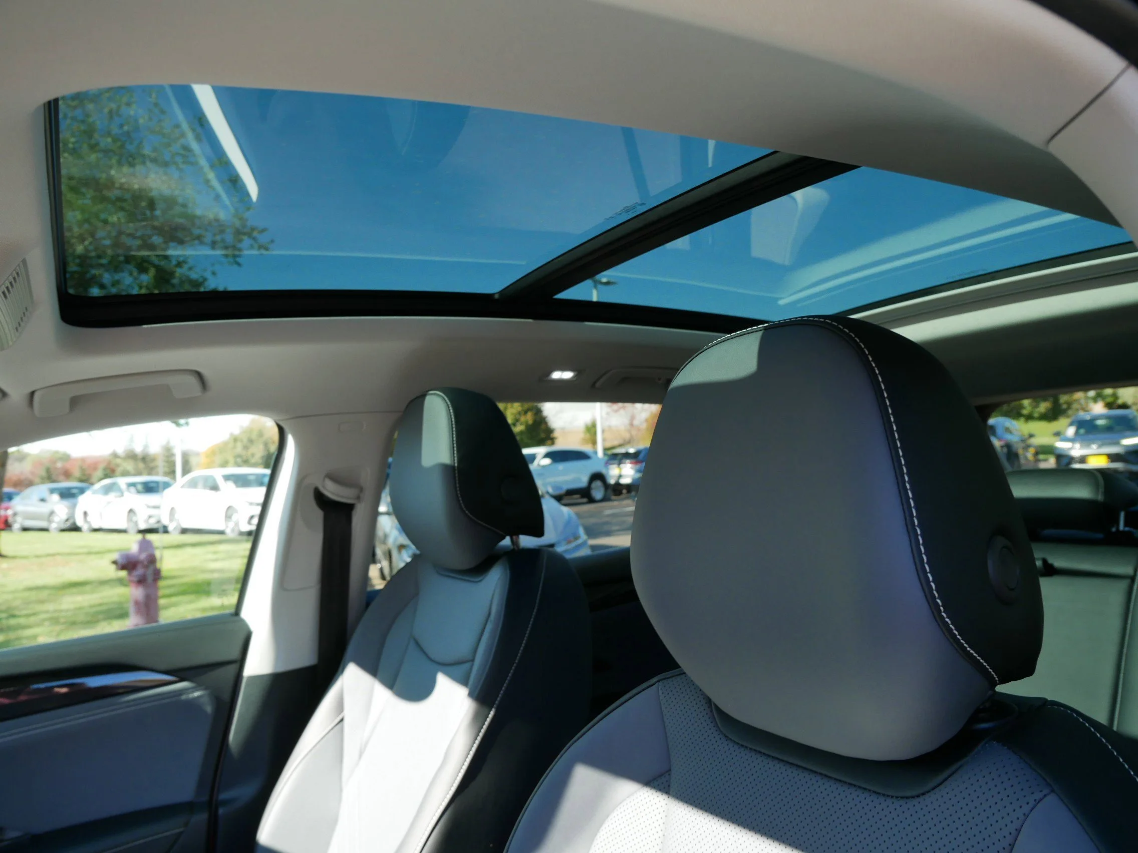 New 2026 Pure White Volkswagen SE image 9