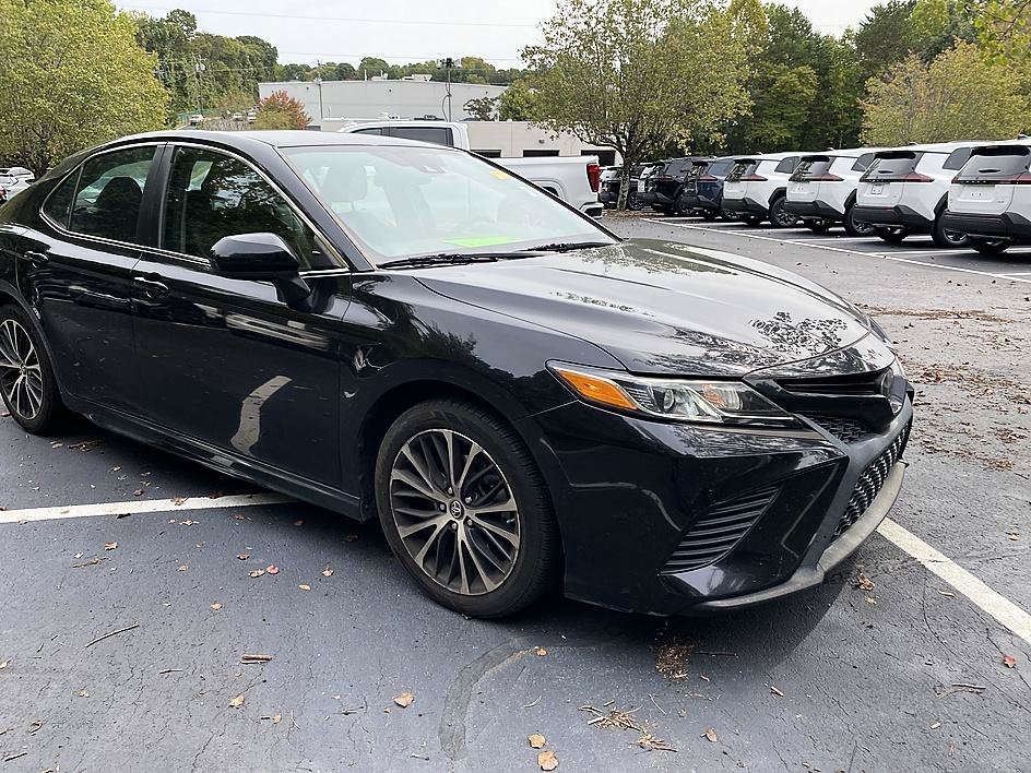 Used 2019 Midnight Black Metallic Toyota SE image 3
