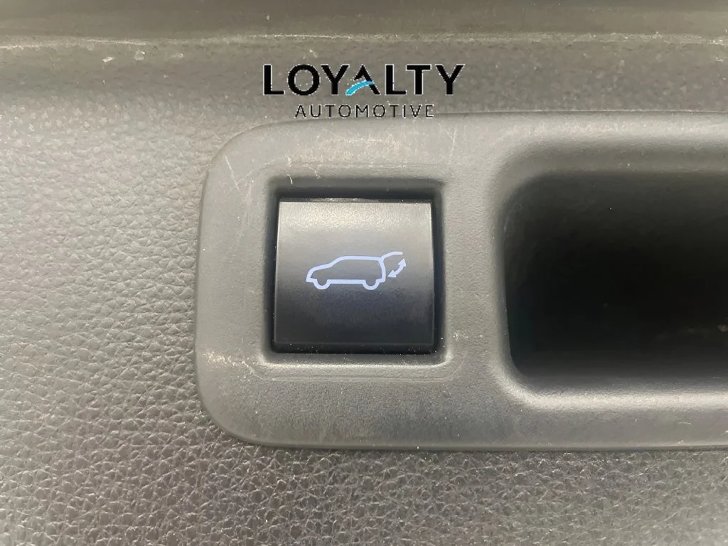 Used 2020 Silver Toyota XLE image 17