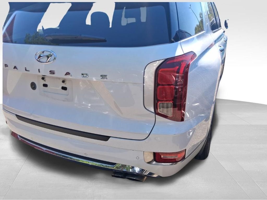 Used 2020 White Hyundai Limited image 9