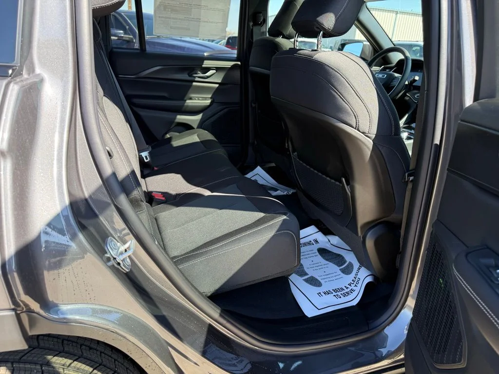 New 2026 Baltic Gray Metallic Clear-Coat Exterior Paint Jeep Laredo image 27